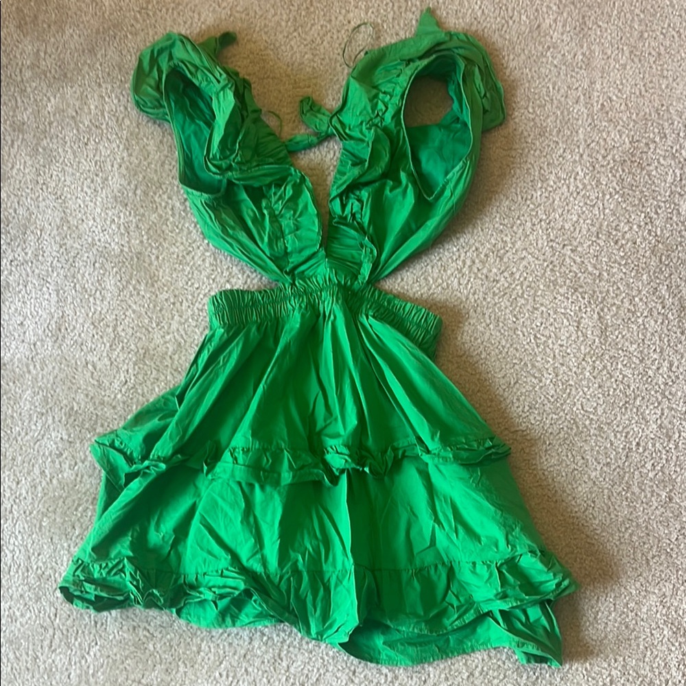 Vestique Vibrant Green Ruched Dress